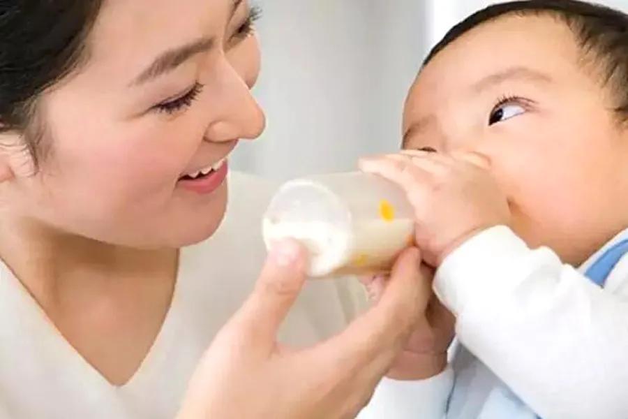 妈妈网热传：最新哺乳瞬间，温馨育儿瞬间捕捉